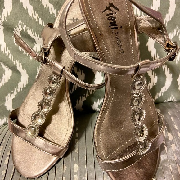 Formal/prom shoes - Picture 1 of 4